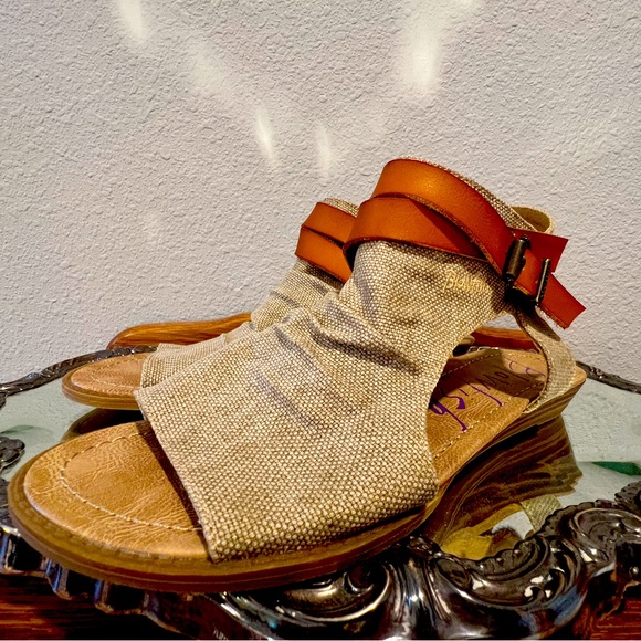 Blowfish low wedge size 11 closed heel sand colored sandal. - Picture 1 of 3
